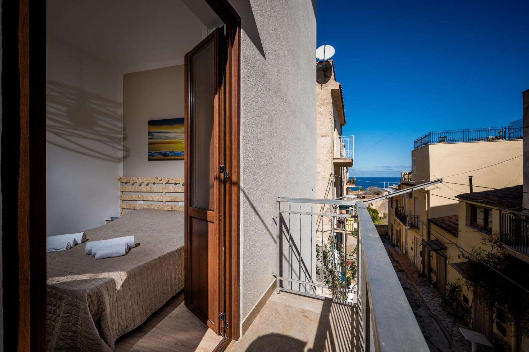 Casa Vacanza La Finestra Sul Porto Castellammare del Golfo Exterior photo